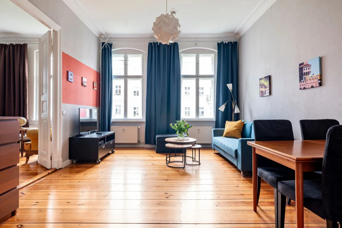 Helle 2-Zimmer-Altbauwohnung mit Stuck und Dielen am Helmholtzplatz · Bild 7