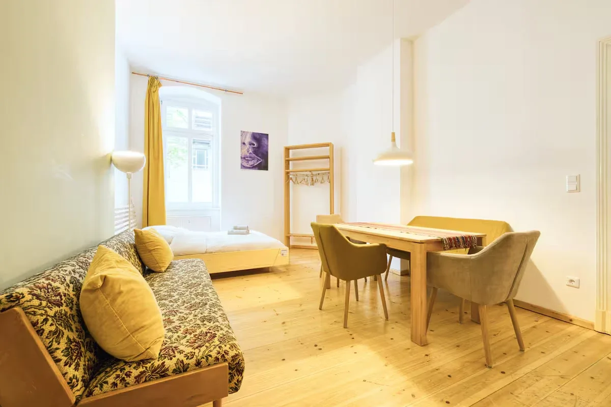 Zwei Zimmer zum grünen Innenhof in Friedrichshain – ca. 50 m² · Bild 1