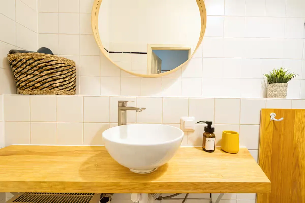 Zwei Zimmer zum grünen Innenhof in Friedrichshain – ca. 50 m² · Bild 12