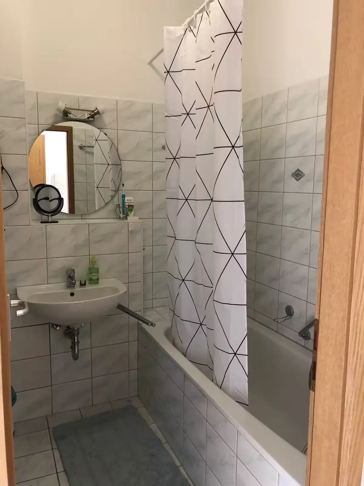 Helle Zweizimmerwohnung im Dachgeschoss nahe Mauerpark – ca. 50 m² · Bild 2