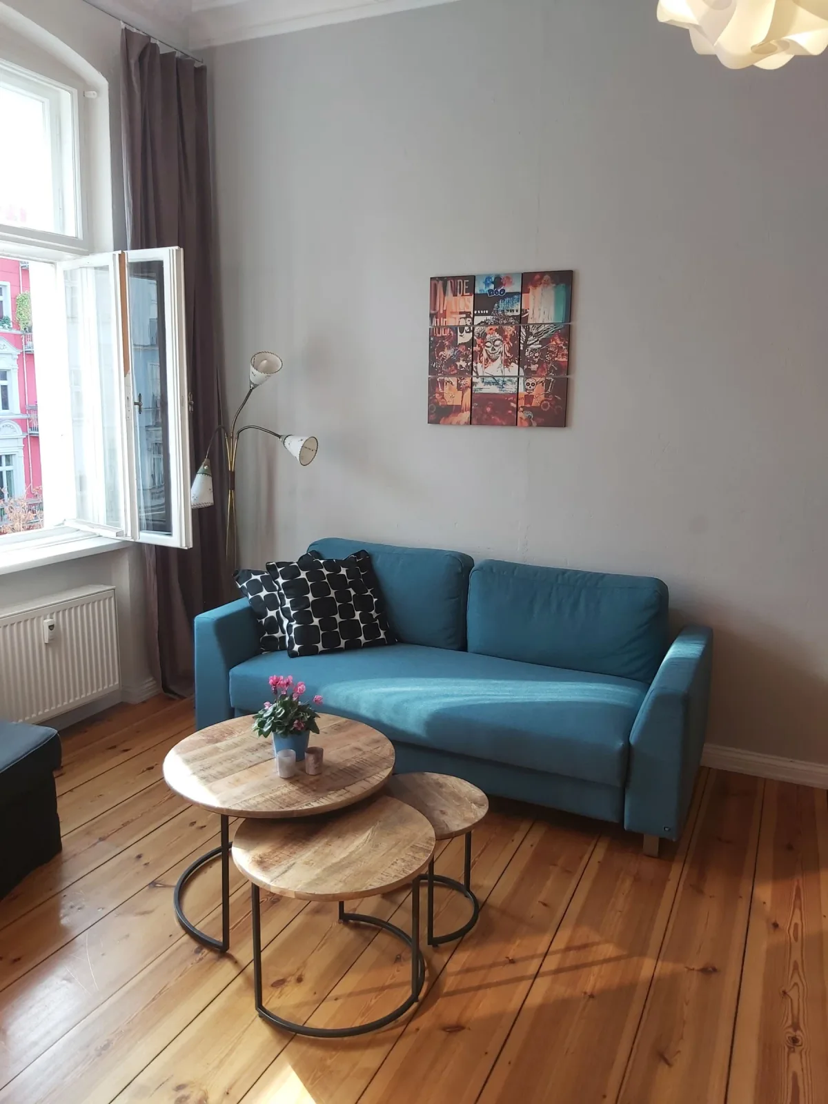 Helle 2-Zimmer-Altbauwohnung mit Stuck und Dielen am Helmholtzplatz · Bild 2