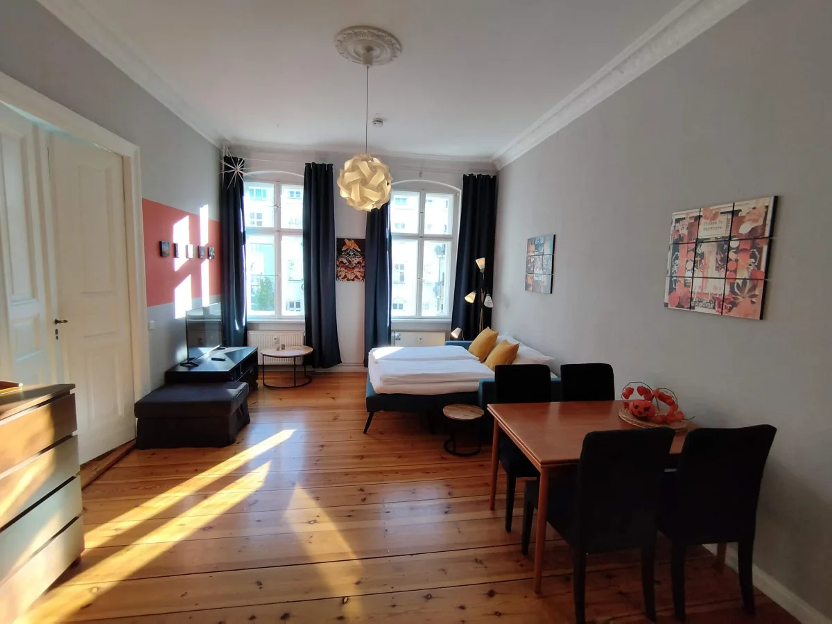 Helle 2-Zimmer-Altbauwohnung mit Stuck und Dielen am Helmholtzplatz · Bild 3