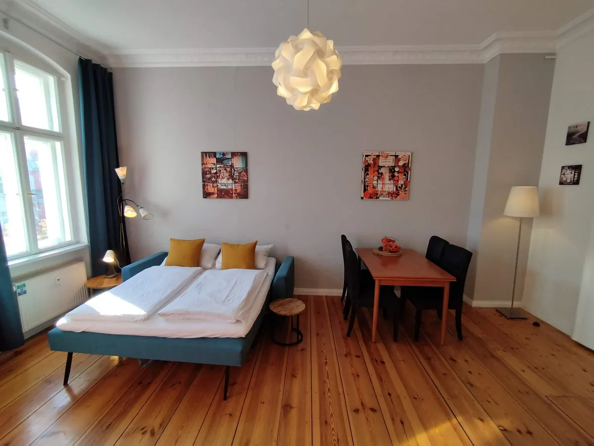 Helle 2-Zimmer-Altbauwohnung mit Stuck und Dielen am Helmholtzplatz · Bild 4